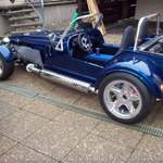 Auto-im-hof-von-links-hinten Bild 274