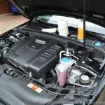 Glänzender Motorraum-detail