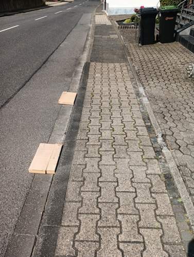 KEINE gegeneinander abfallende Flächen
