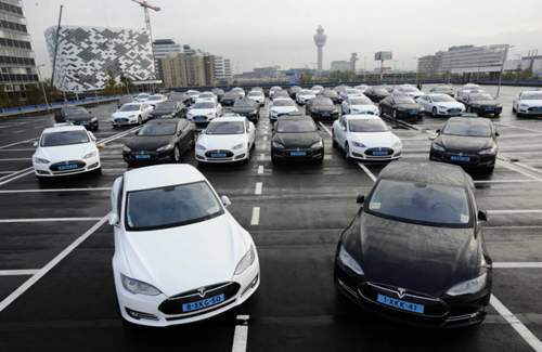 In den Niederlanden werden Stromern steuerliche Vorteile eingeräumt. Die Anschaffung eines elektrischen Taxis wird mit bis zu 5.000 Euro unterstützt