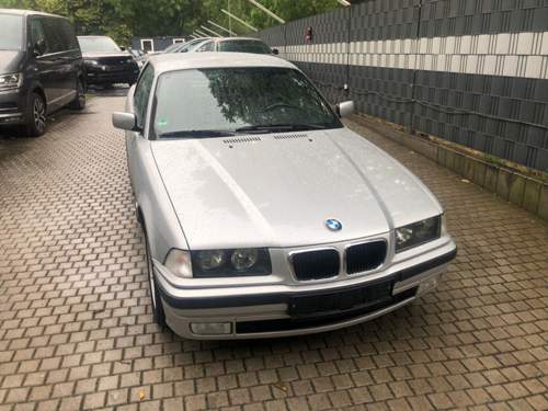 320i_Front