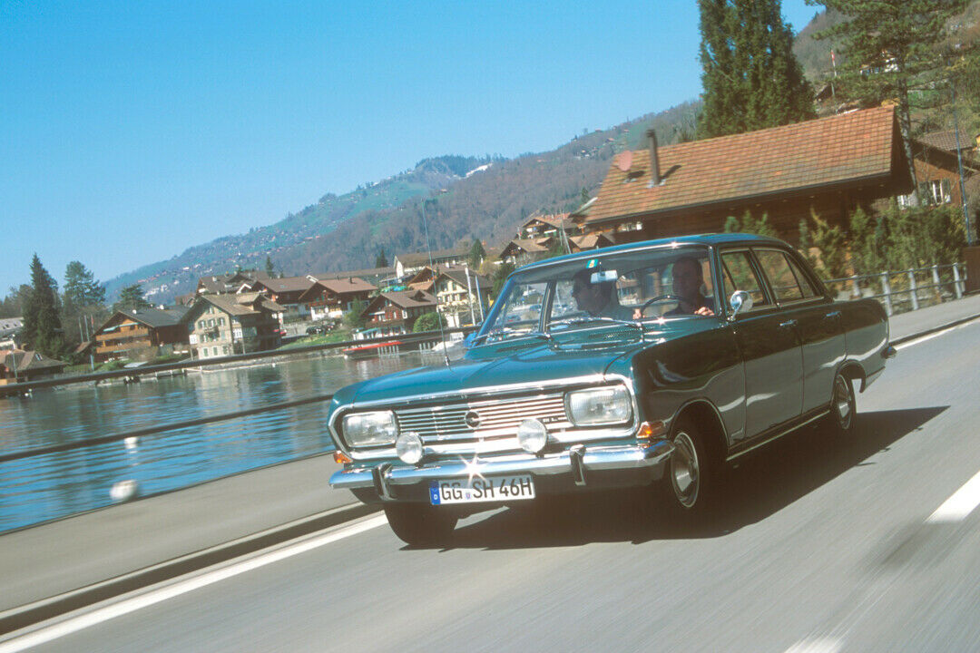 Die Rechnungssumme für einen Opel Rekord B „L“damals: 9.564 Mark und 50 Pfennig
