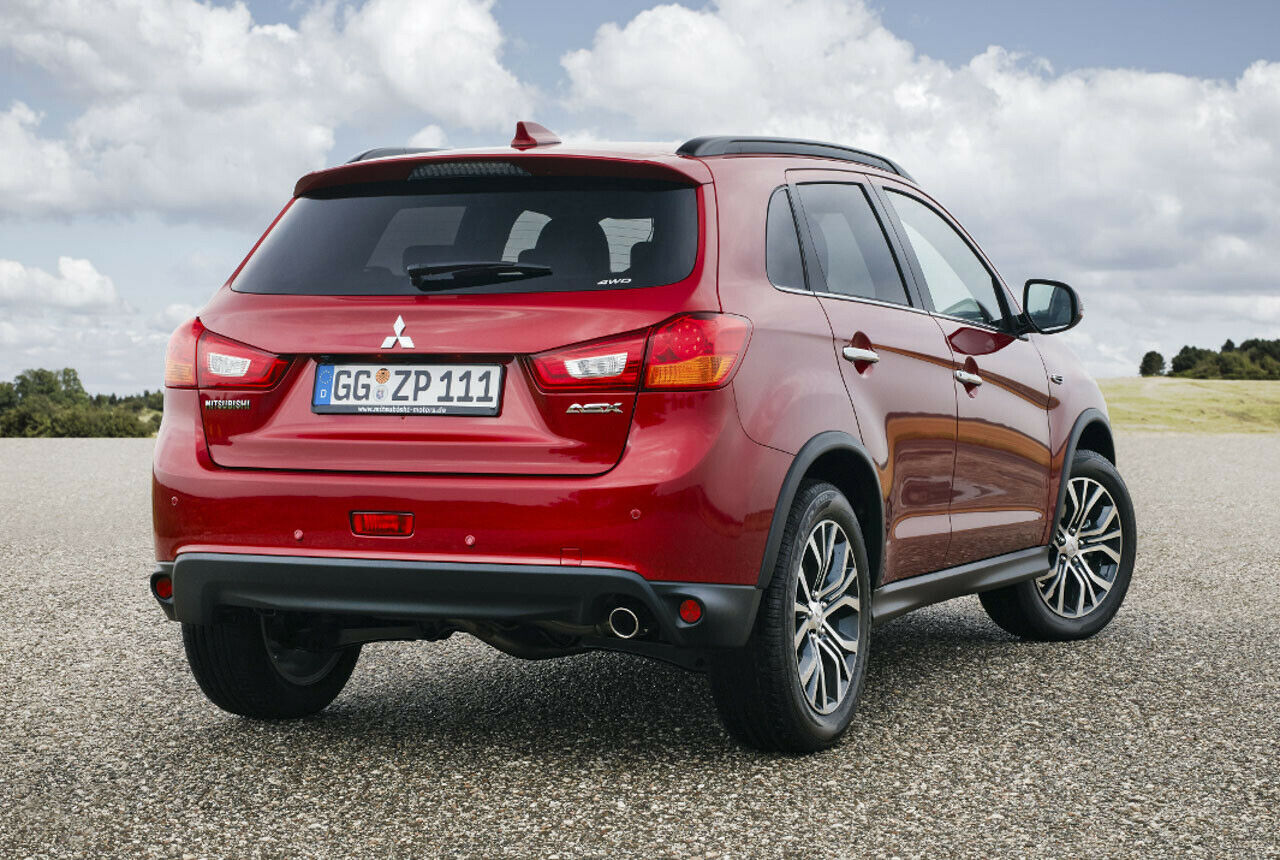 Am Heck des ASX ändert Mitsubishi fast gar nichts, die Front allein muss den Crossover erhalten