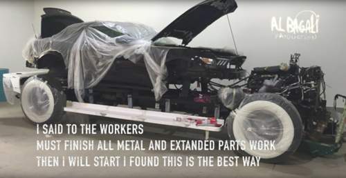 Der Unterbau des Ford Mustang für die Düne stammt von einem Dodge Ram 4500