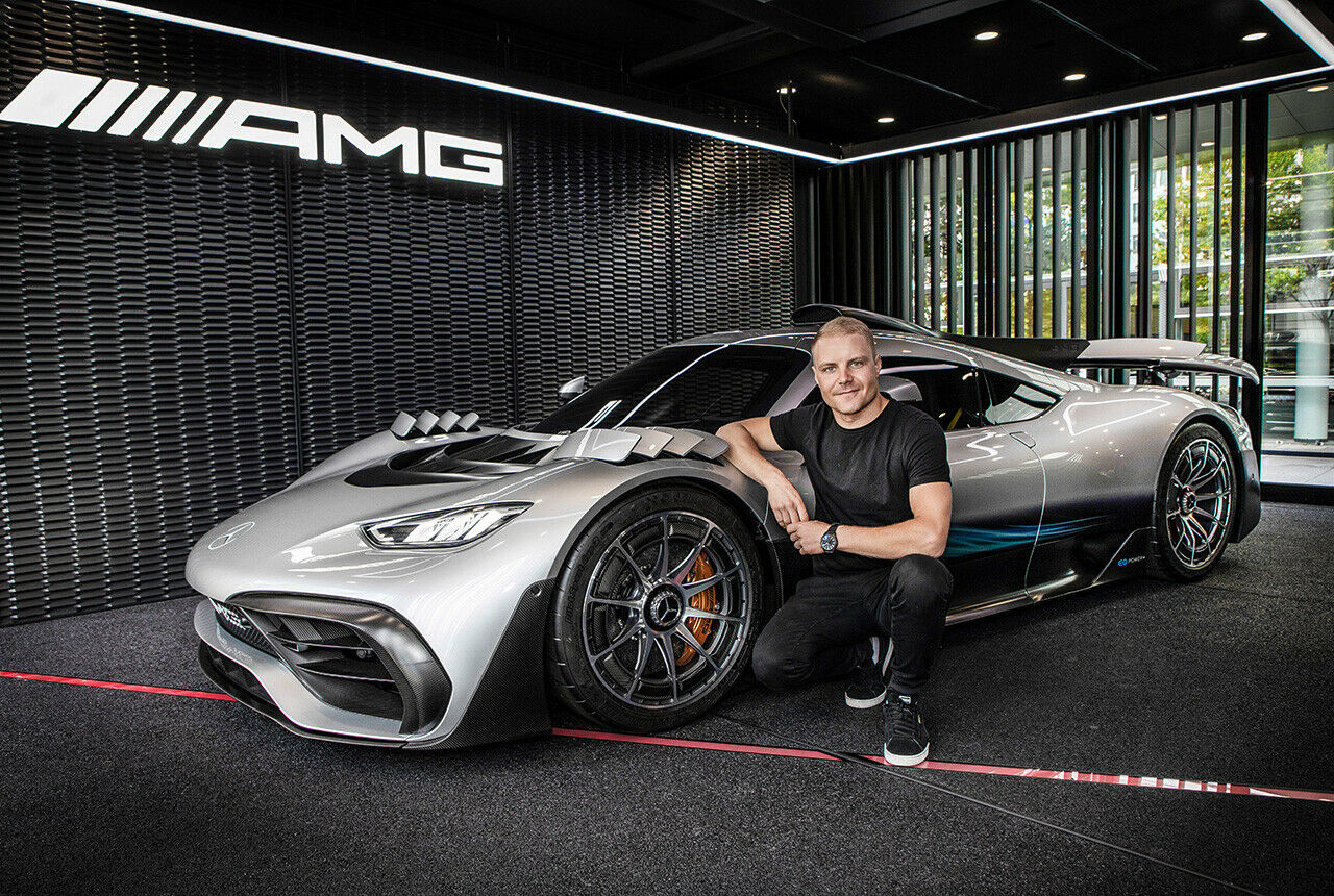 Der Formel-1-Pilot Valtteri Bottas hat sich schon mal über den Project One informiert. Dabei kennt er die Technik im Prinzip aus seinem Dienstwagen