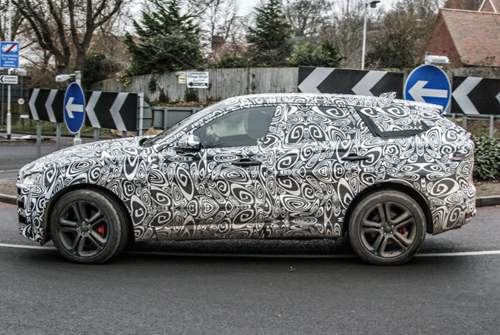 Bei den Abmessungen hält sich Jaguar an die Studie. Der F-Pace wird ca. 4,70 Meter lang und 1,65 Meter hoch