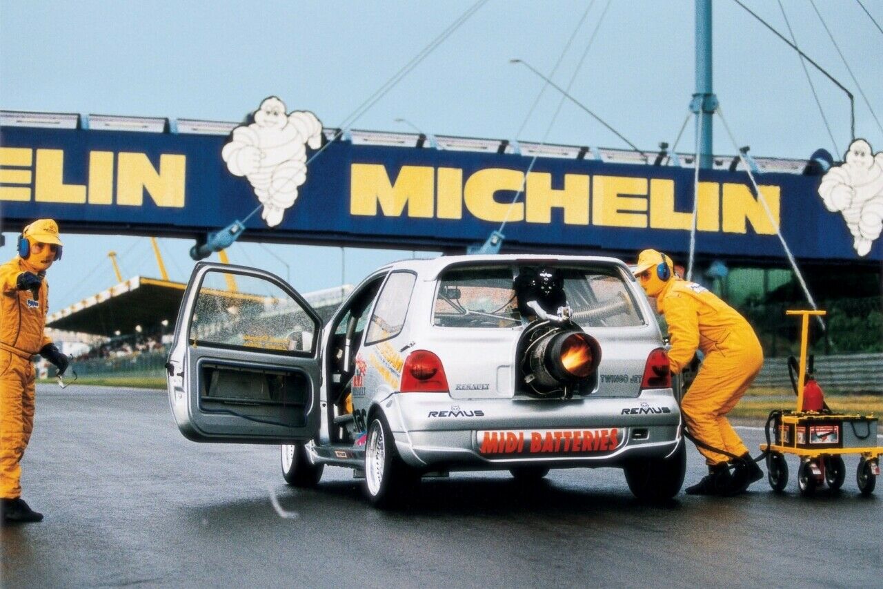 Mit Jetantrieb schoss der Twingo auch über den Nürburgring