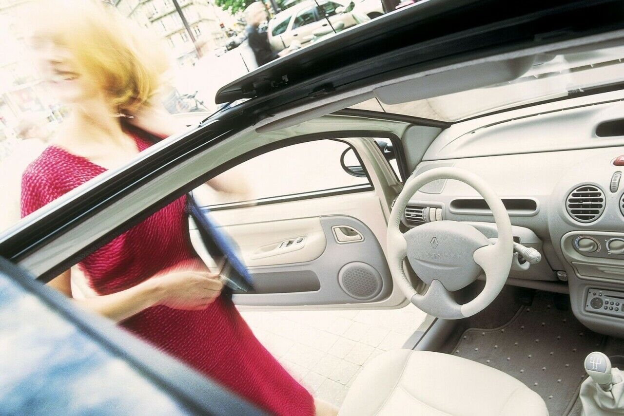 Im Innenraum wirkte vieles so billig, wie es war: Das Twingo-Cockpit bot dennoch Lebensart