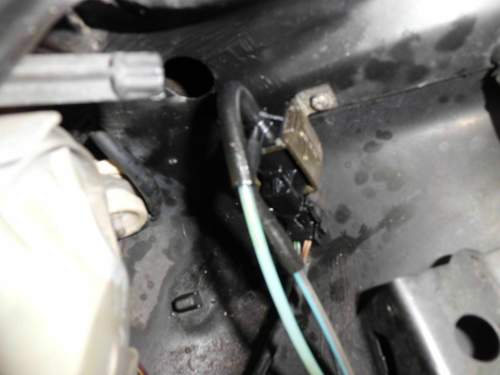 Ventil Rechts hinter Scheinwerfer