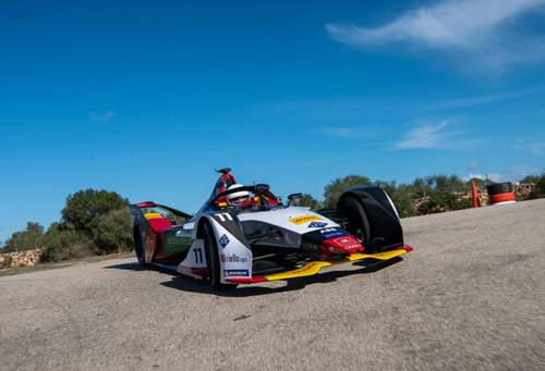 Die Höchstgeschwindigkeit der Formel-E-Rennwagen liegt bei nur 240 Kilometern pro Stunde
