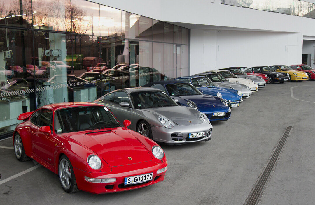 Modell-Mix: Der 993 (rot) neben Nachfolgern und Vorgängern.