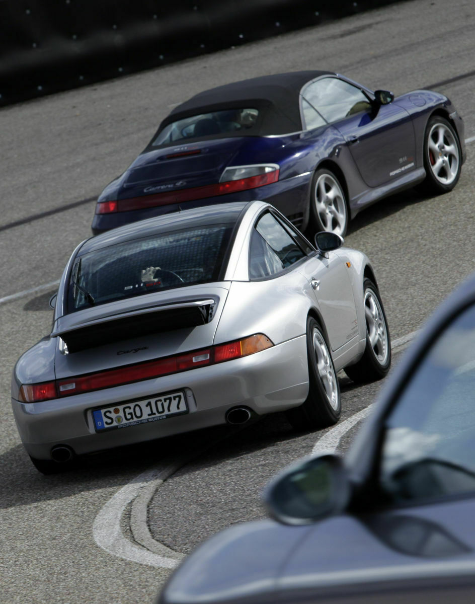 Porsche-Teststrecke in Weissach: Der 996 liegt vorne, dicht gefolgt von einem 993.