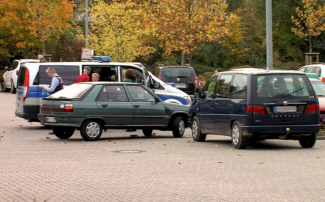 Der Rückwärtsfahrende hat wegen der eingeschränkten Sichtverhältnisse eine besondere Sorgfaltspflicht gegenüber den anderen Verkehrsteilnehmern