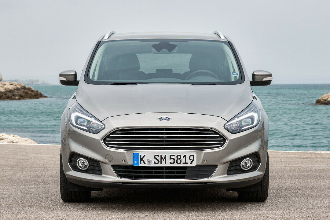 Die Front des neuen S-Max mit markantem Tagfahrlicht