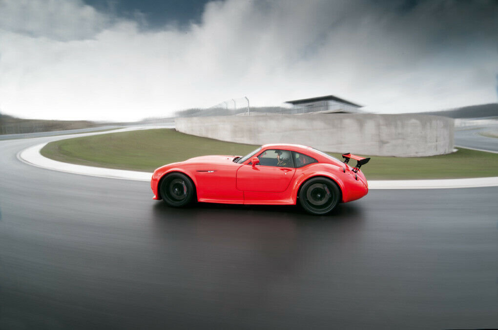 Der Wiesmann GT MF4-CS sprintet dank Doppelkupplungsgetriebe in 4,4 Sekunden von 0 auf Tempo 100.