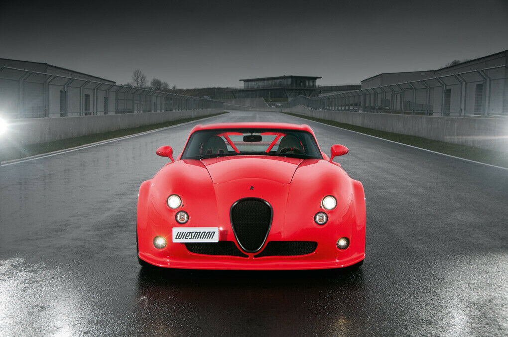 Ein Splitter an der Front verbessert die Aerodynamik des Wiesmann.