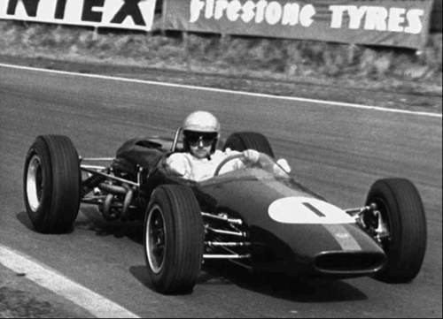 Jack Brabham 1965 bei einem Rennen im Oulton Park, im englischen Cheshire