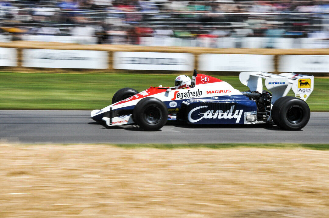 Viele klassische Formel-1-Wagen fahren in Goodwood