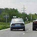 Der Sportwagen fährt nach Normverbrauch