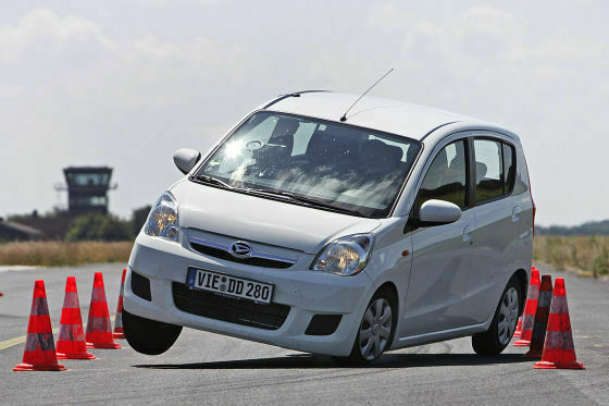 Auto kippt beim Elchtest fast um - widerhohlt sich die Geschichte der A-Klasse?