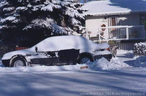 Parked-car-with-snow-l
