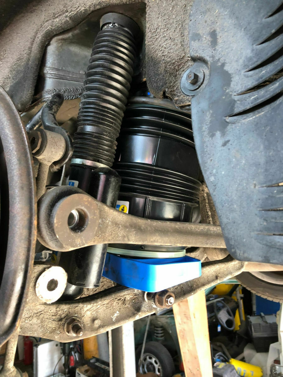 Auto sackt ab, Drucktest machen?