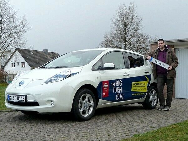 Marco mit Nissan Leaf