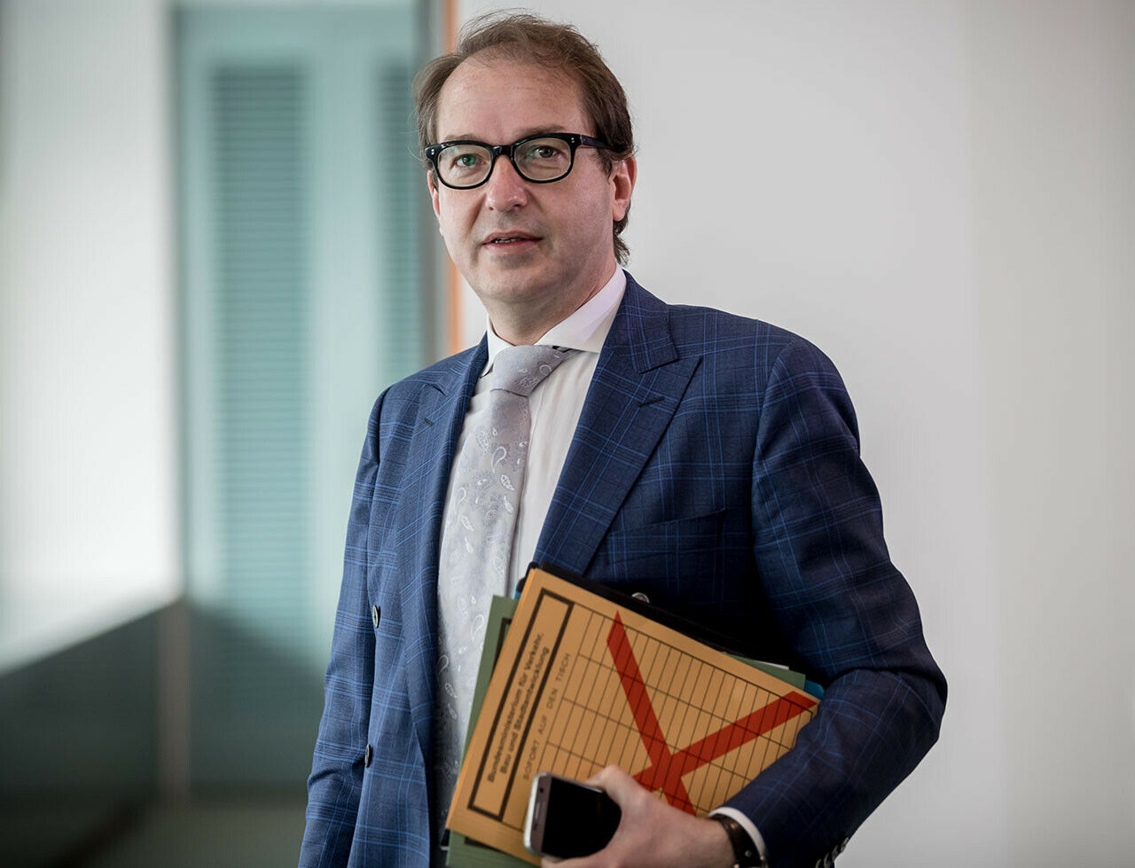 Am Freitag soll das Gesetz zu computergesteuerten Autos von Verkehrsminister Alexander Dobrindt (CSU) den Bundesrat passieren