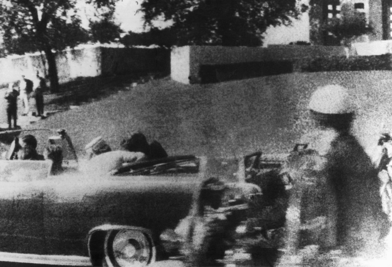 Attentat auf JFK im offenen Lincoln Continental, 1963