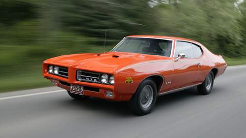 Orangener-Pontiac-GTO-in-Fahrt-169FullWidth-dd046016-257799.jpg