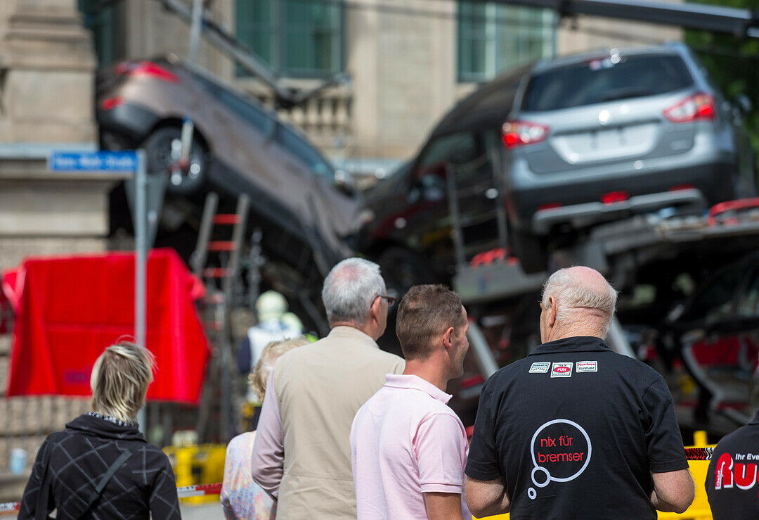 Unfall: Autotransporter rammt Goethe- und Schiller-Archiv in Weimar