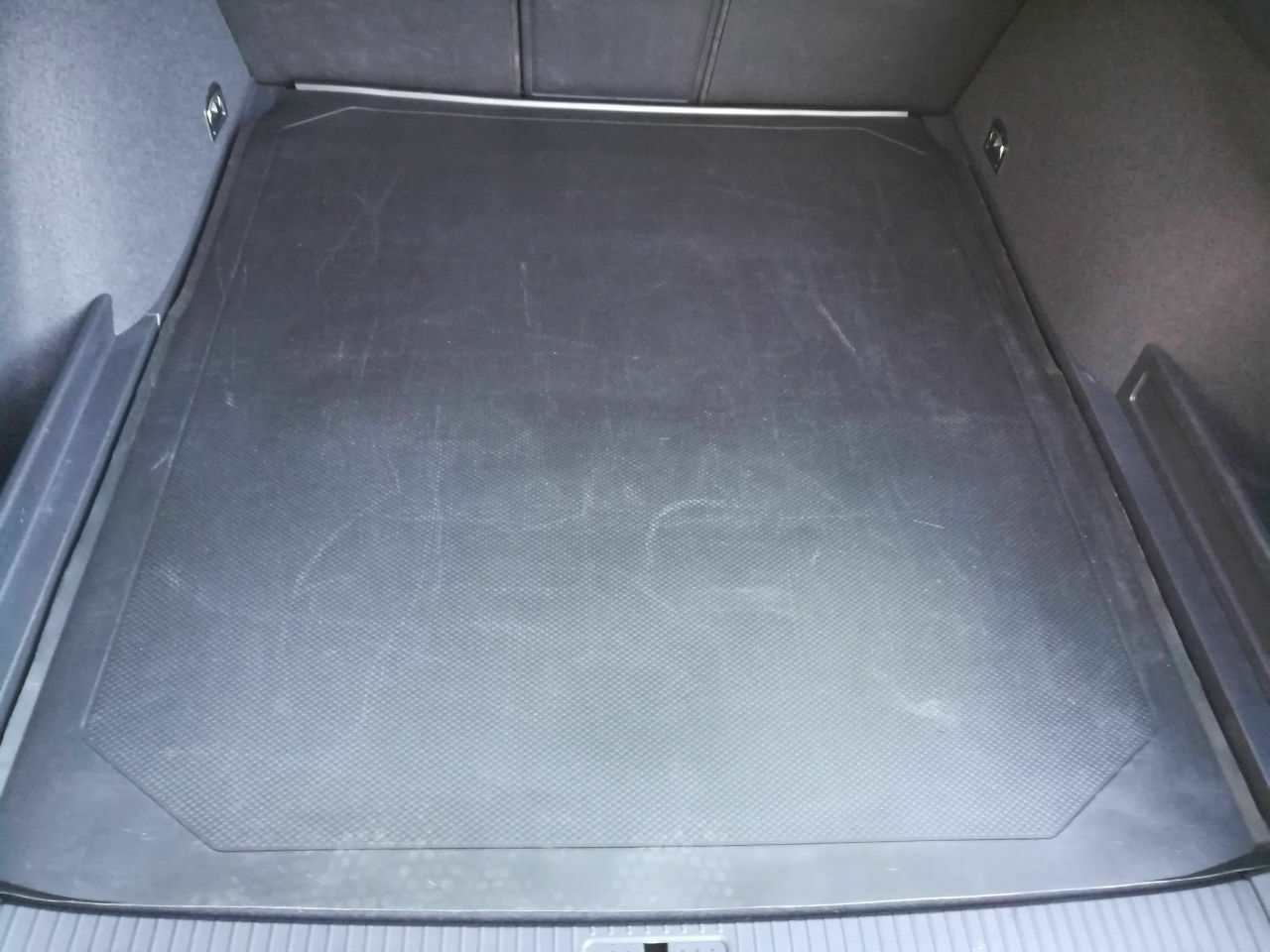 B8 Variant Gepäckraum-Schutzmatte