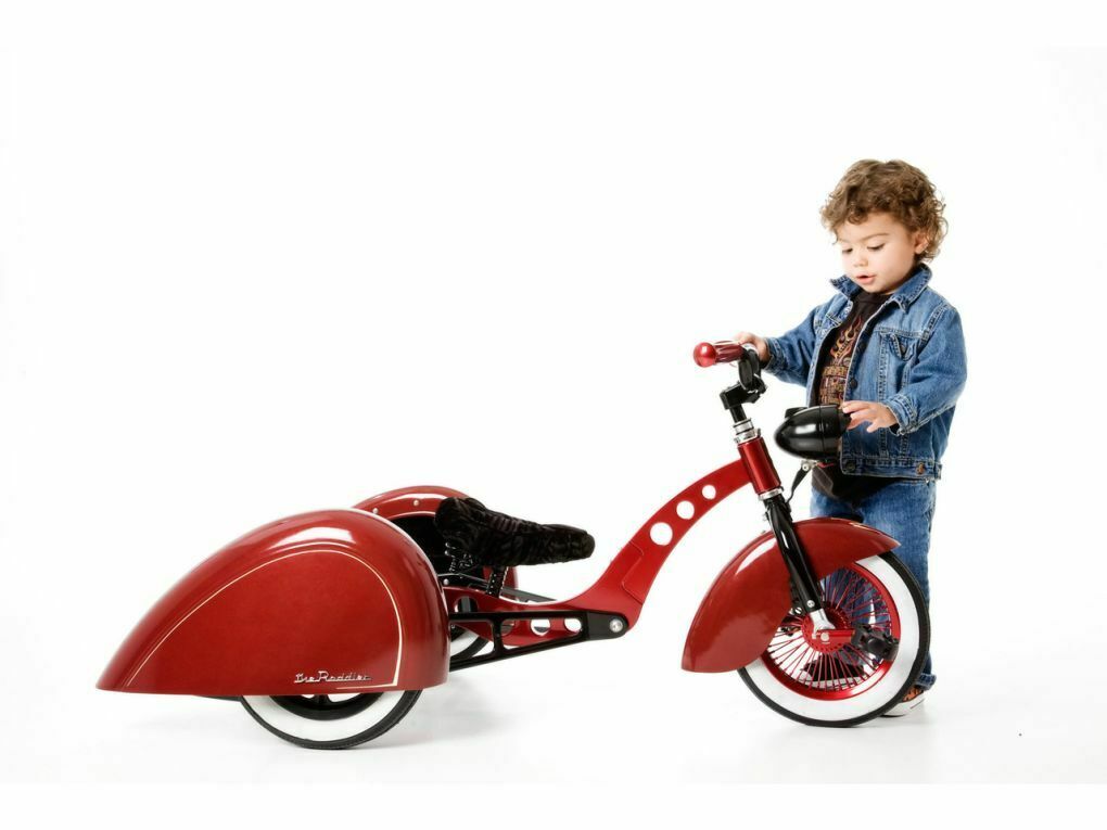 2009-kid-kustoms-enzo-trike-with-buddy-wag-kid-side-1280x960-1