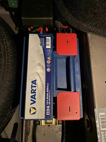 Batteriepolabdeckung