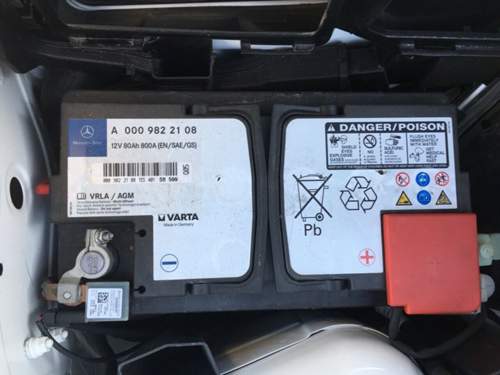 Haupt Batterie Motorraum.jpg