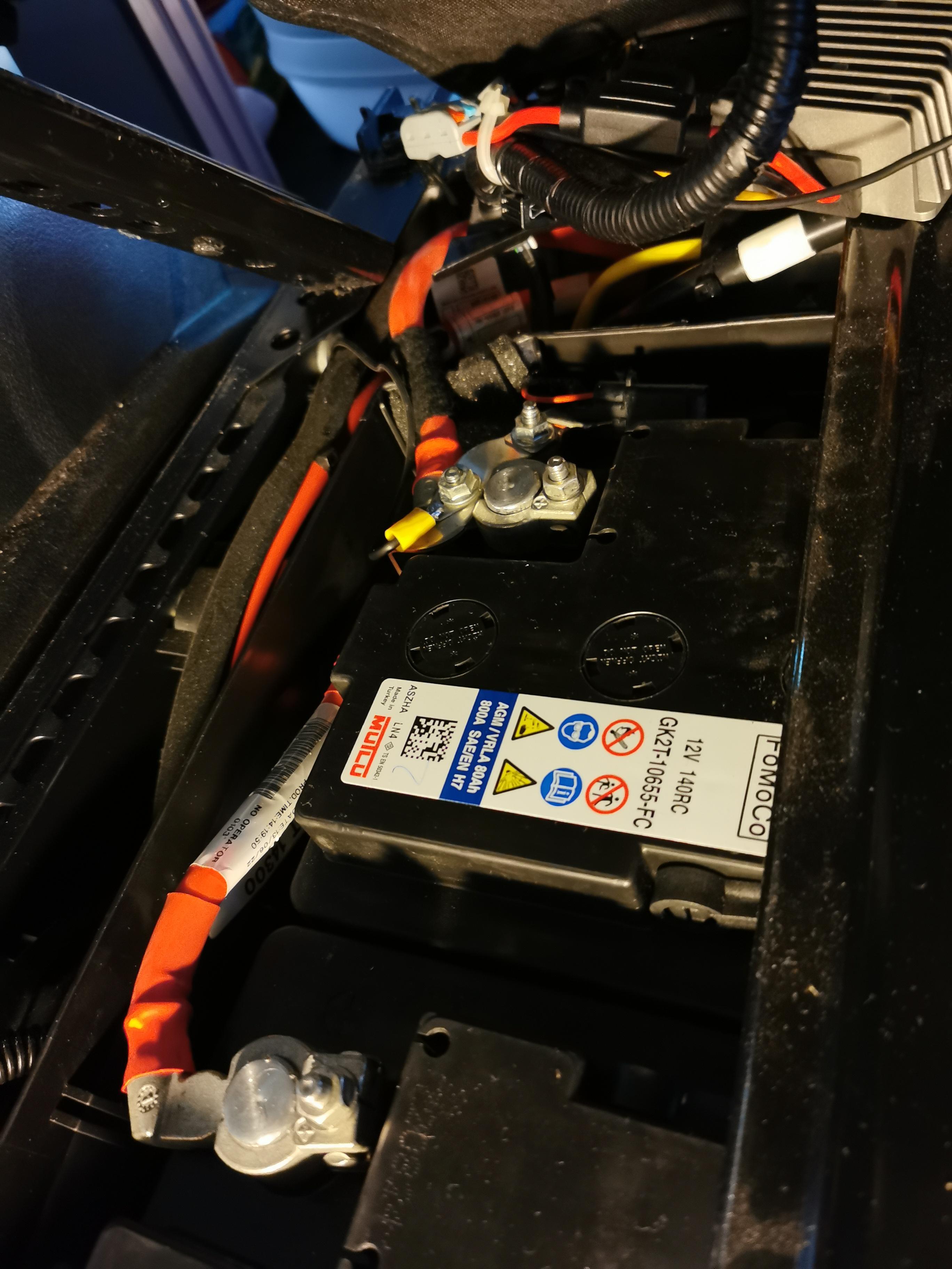 Batterien laden Ford Tourneo Custom