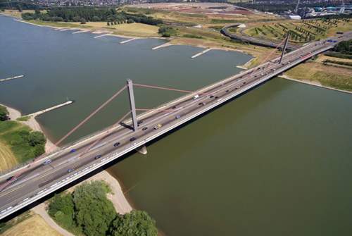 Auf der Rheinbrücke hat sich das Verkehrsaufkommen seit dem Zweiten Weltkrieg etwa verzehnfacht