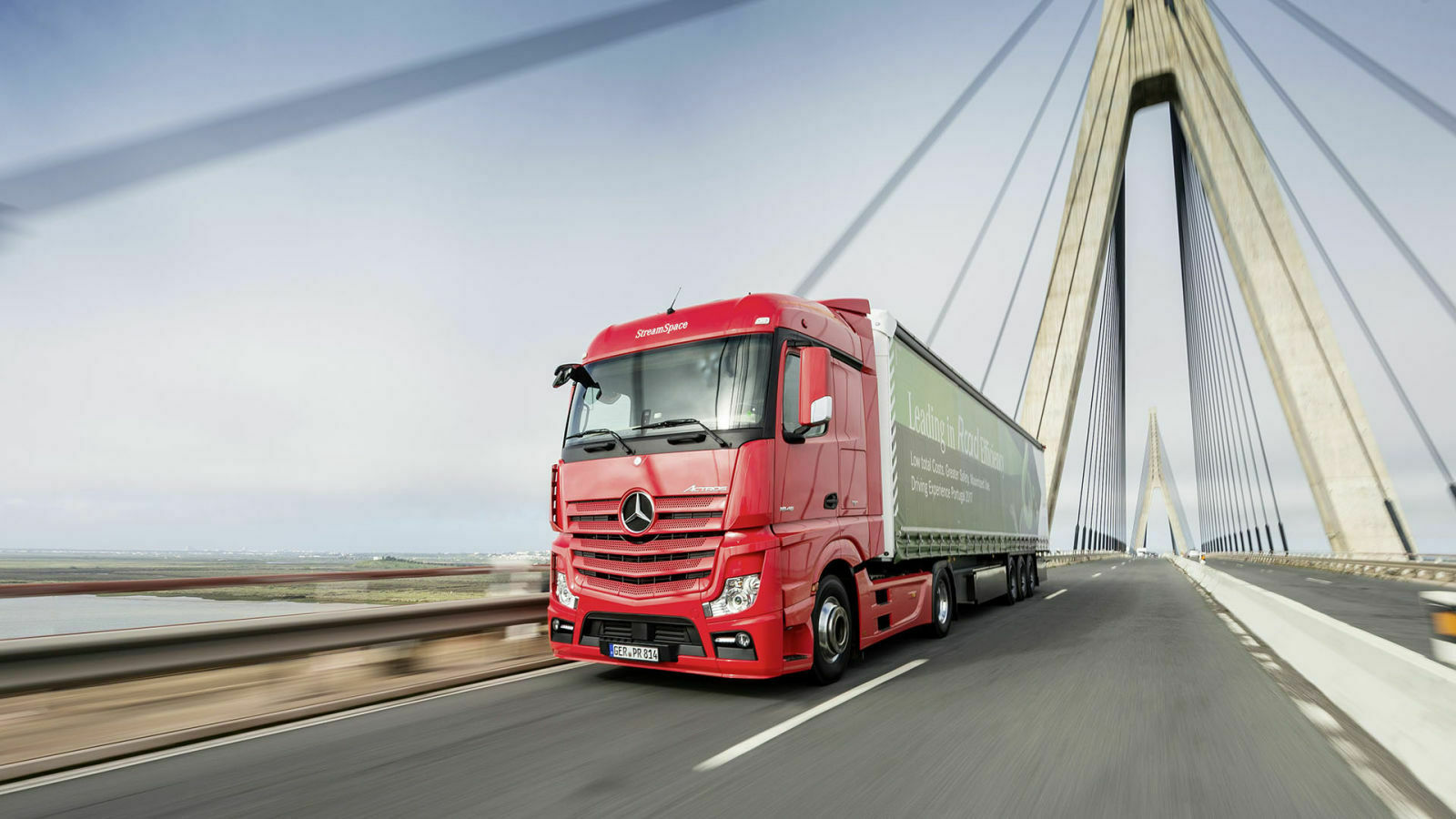 Daimler bietet fünf verschiedene Fahrerhausvarianten für den Actros an, hier der Streamspace