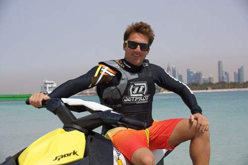 Steve Dauliach ist fünffacher Weltmeister im Jet-Ski-Fahren und zeigt mir ein paar Tricks