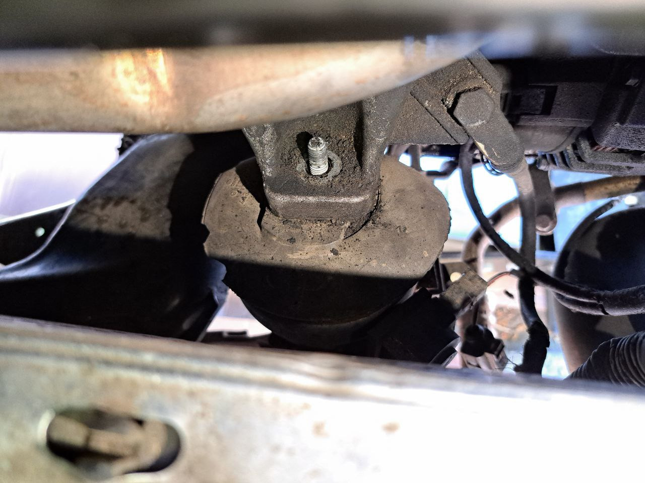 Beide Motorlager komplett fritte - Lastwechselknallen, Gänge hakelig, fährt wie ein Panzer