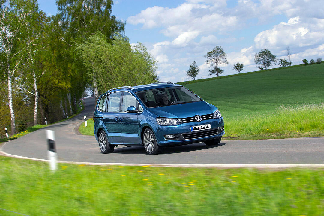 Beim Facelift des VW Sharan bleibt das Design fast unverändert