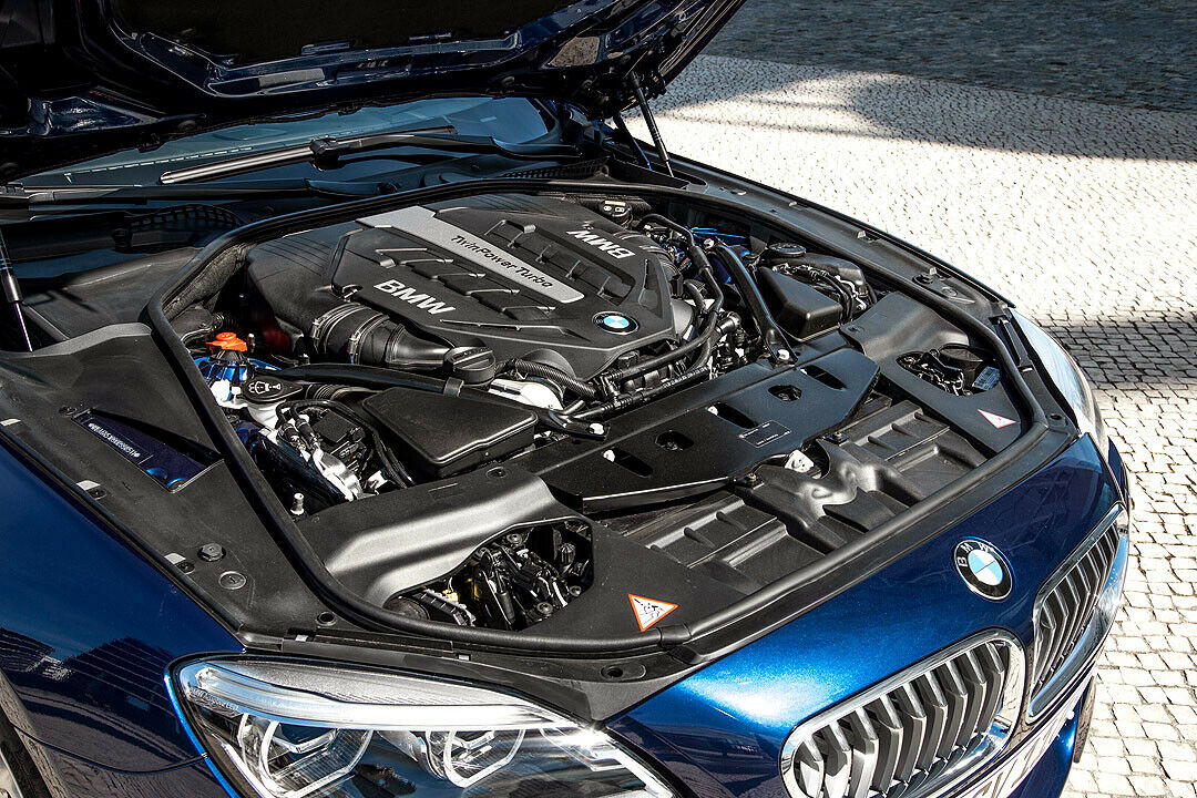 BMW überarbeitete die Motoren des 6ers. Die Aggregate erfüllen die Abgasnorm Euro 6