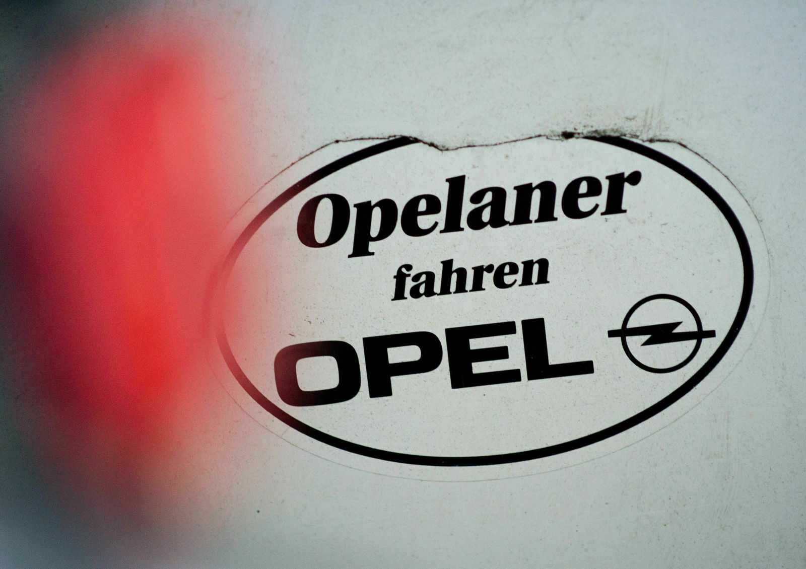 Verschönerung für das Auto: Auf dem Kennzeichen sind Aufkleber aber nicht erlaubt