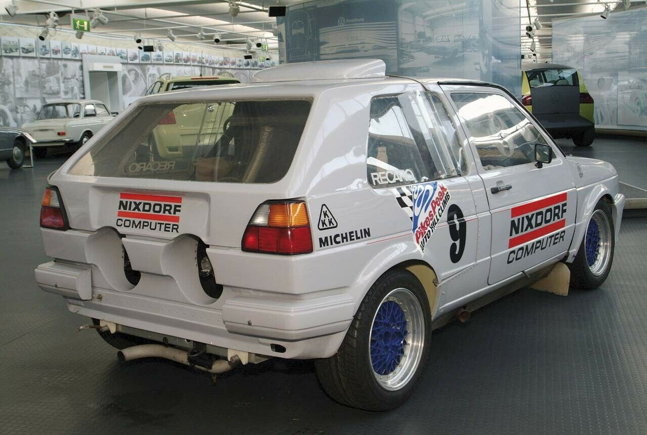 VW trat beim Pike-Peak-Rennen von 1987 mit einem allradgetriebenen Golf II an - ein aufgeladener 16V-Vierzylinder trieb die vordere Achse an, ein weiterer die Hinterachse