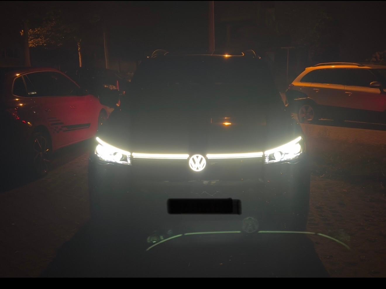 Beleuchtetes VW-Logo
