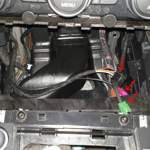 Ablageschacht mit abgenommenen Kabeln Golf 7