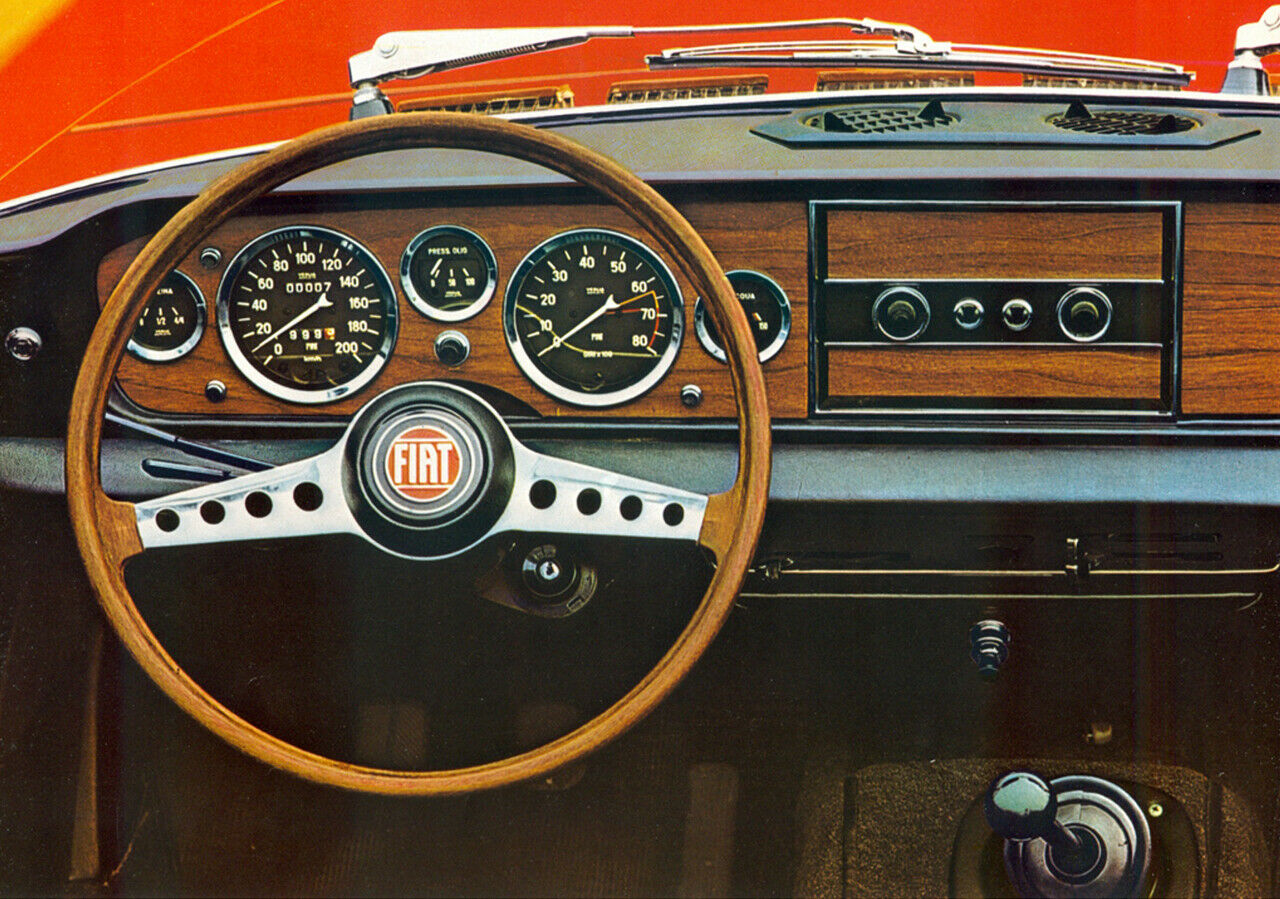 Fiat 124 Sport Spider ab 1966: Ein klassiches Cockpit trug der Spider sein Leben lang