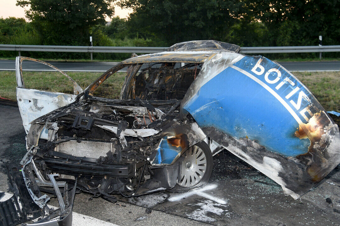 Bei einem Unfall auf der A 44 starben in der Nacht auf Donnerstag zwei Beamte