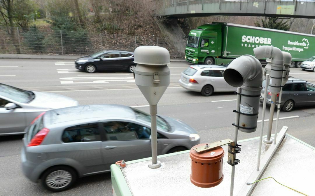 Mit Feinstaubmessstationen wird die Luftqualität unter anderem an deutschen Straßen gemessen