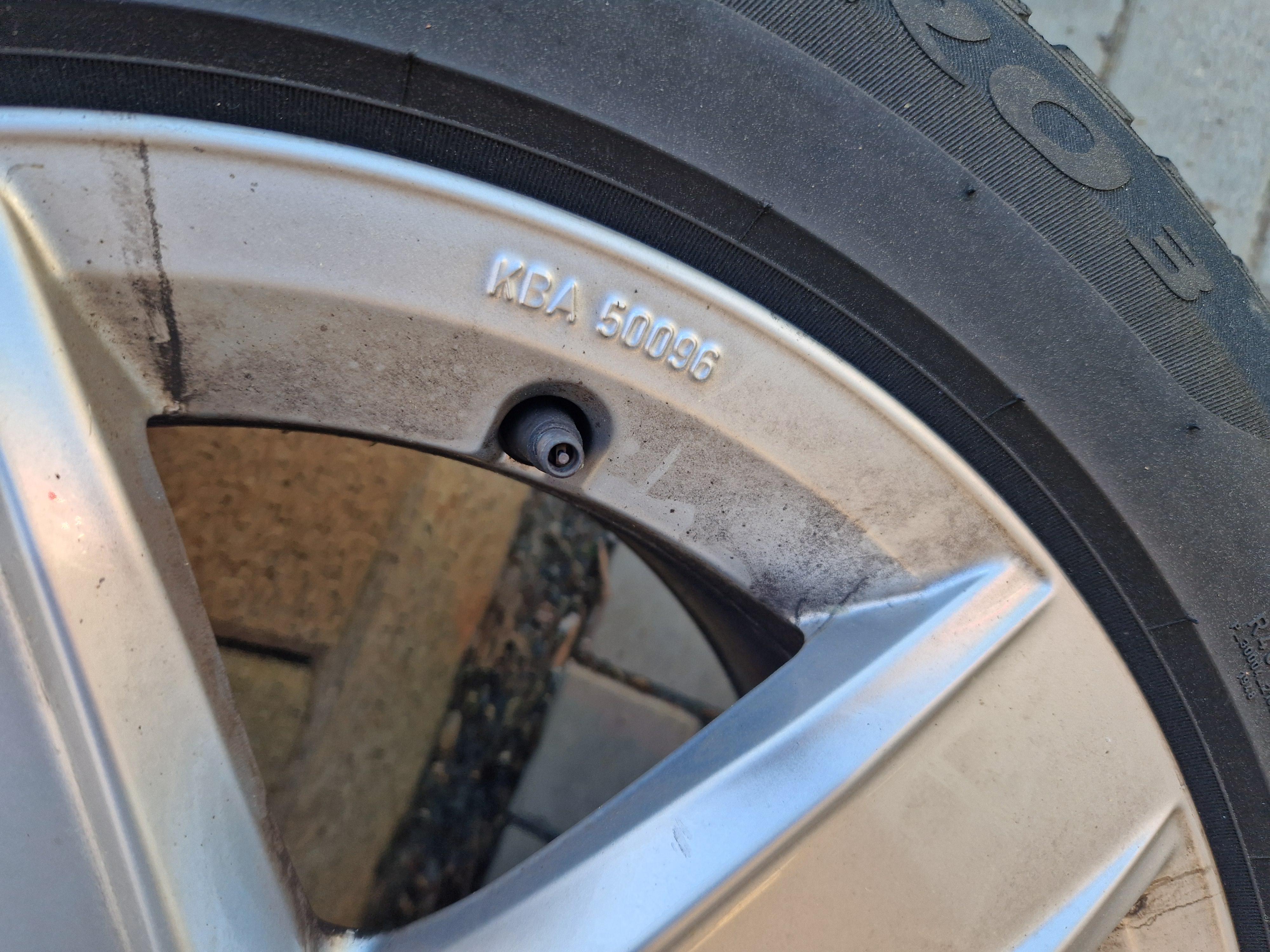(Biete) Original VW 16 Zoll Winterkompletträder 205 60 R16